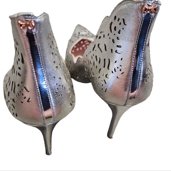 Ted Baker London Aulast Lace Cut Pointy Toe Stilletto Pumps size 40/9 - Picture 5 of 9